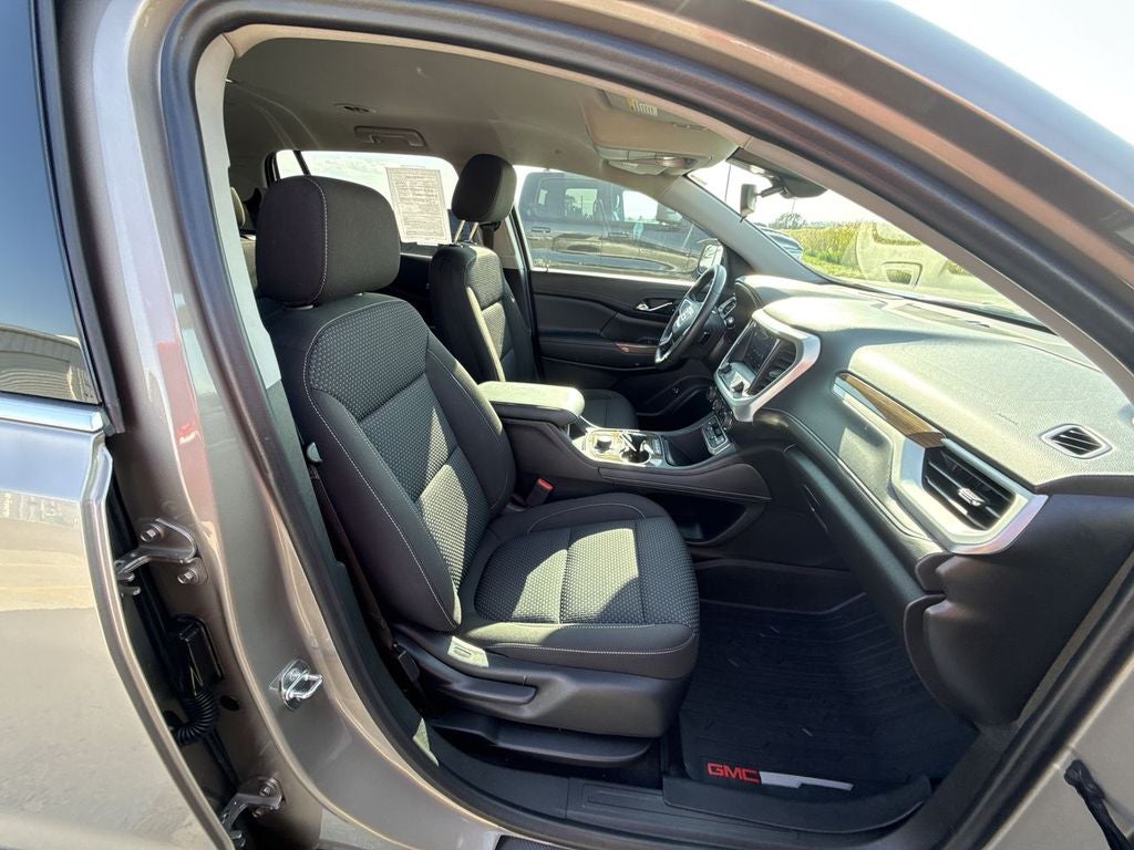 2022 GMC Acadia SLE