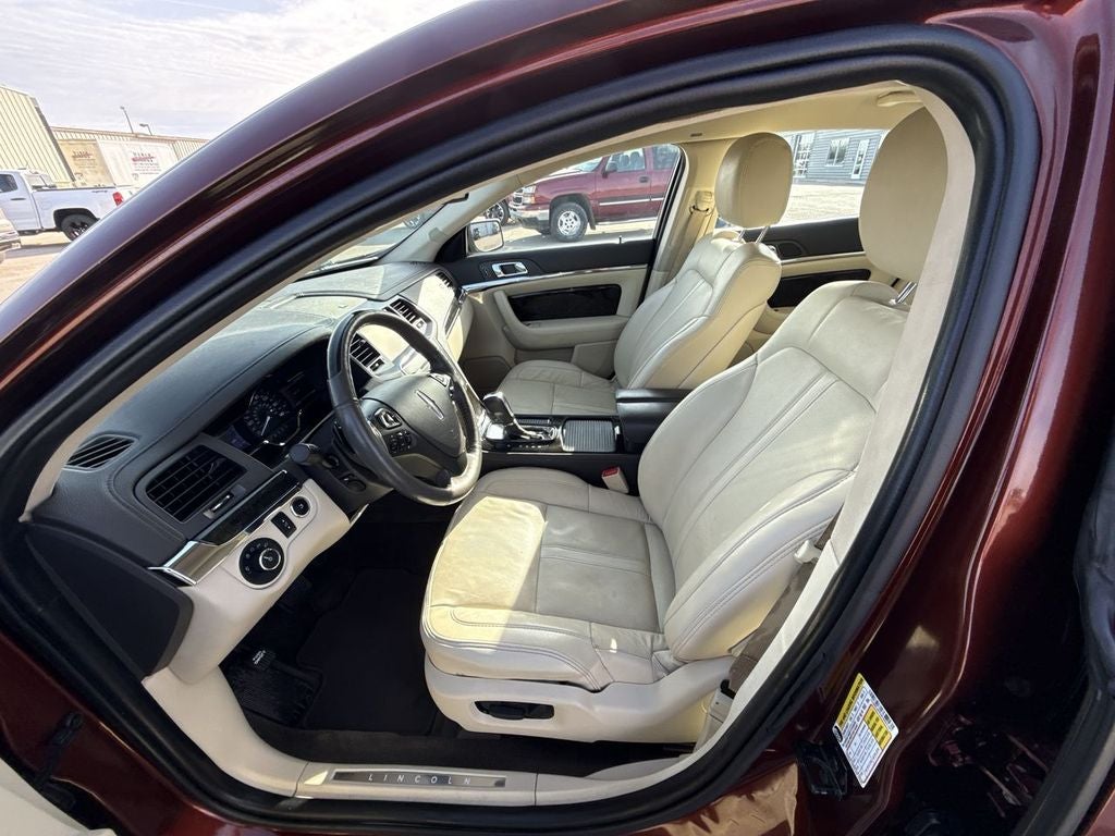 2015 Lincoln MKS Base