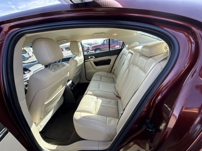 2015 Lincoln MKS Base