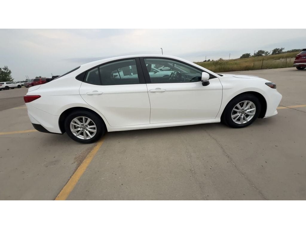 2025 Toyota Camry Hybrid LE