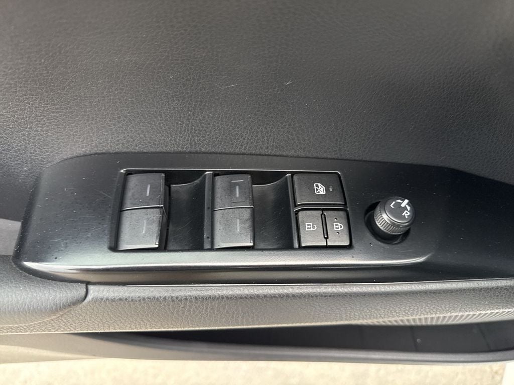 2025 Toyota Camry Hybrid LE