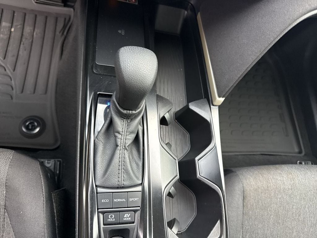 2025 Toyota Camry Hybrid LE