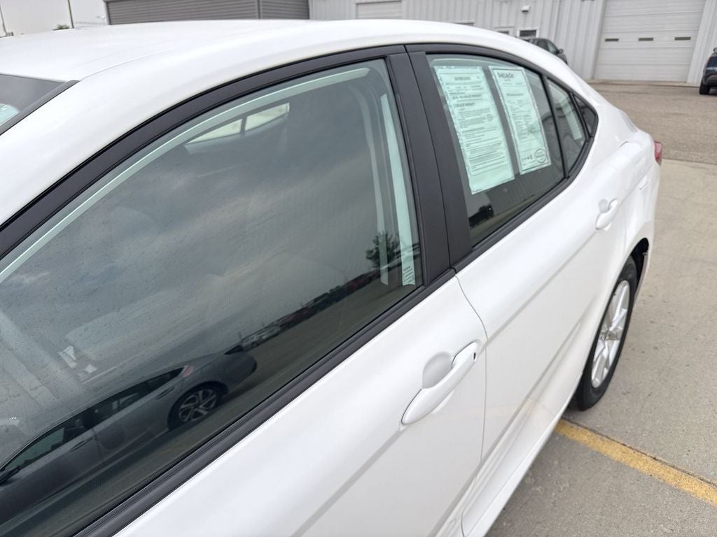 2025 Toyota Camry Hybrid LE