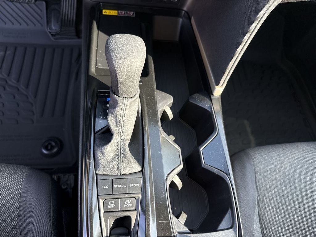 2025 Toyota Camry Hybrid LE