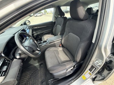 2025 Toyota Camry Hybrid LE