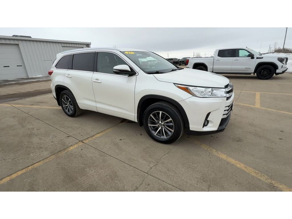 Used 2017 Toyota Highlander XLE with VIN 5TDJZRFH8HS519558 for sale in Devils Lake, ND