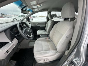 2016 Toyota SIENNA LE 3.5L FWD 8 PSGR