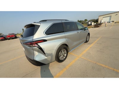 2025 Toyota Sienna XLE