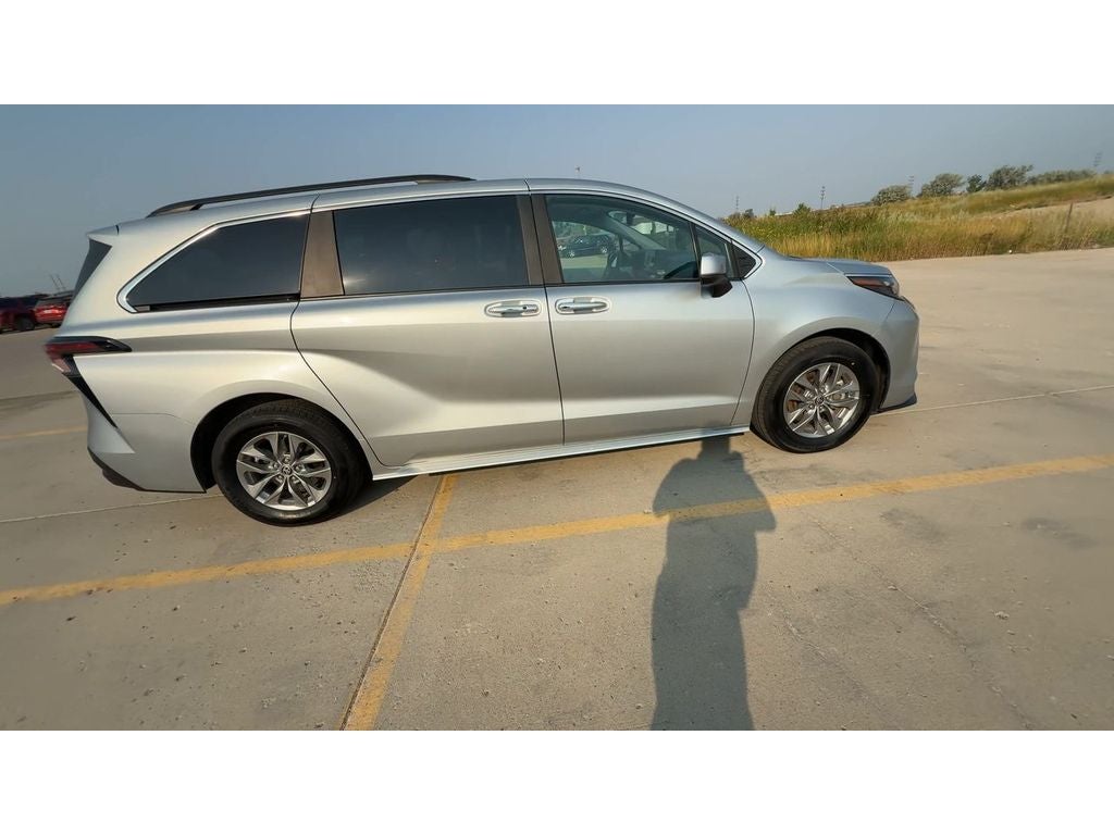 2025 Toyota Sienna XLE
