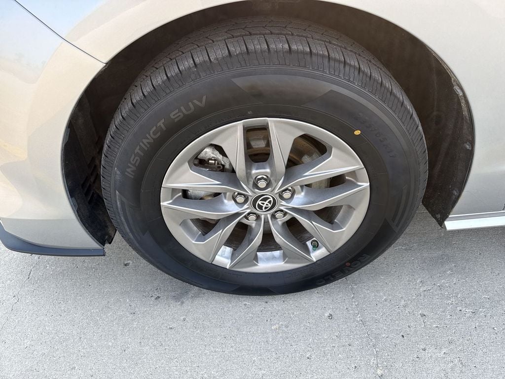 2025 Toyota Sienna XLE