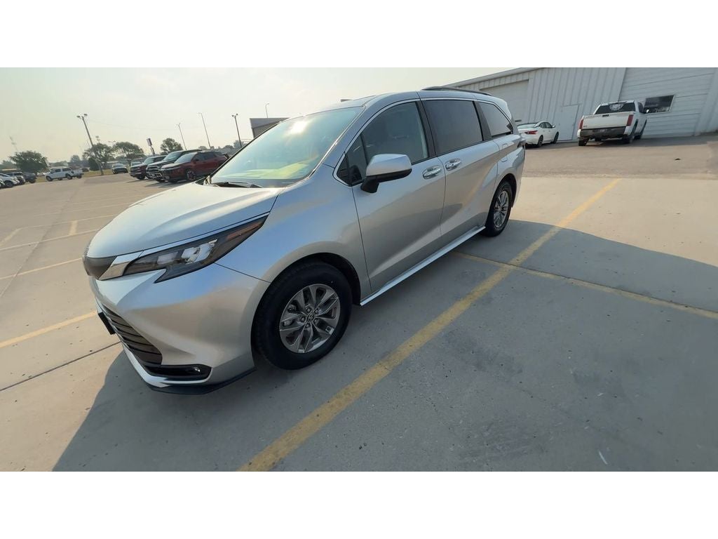 2025 Toyota Sienna XLE