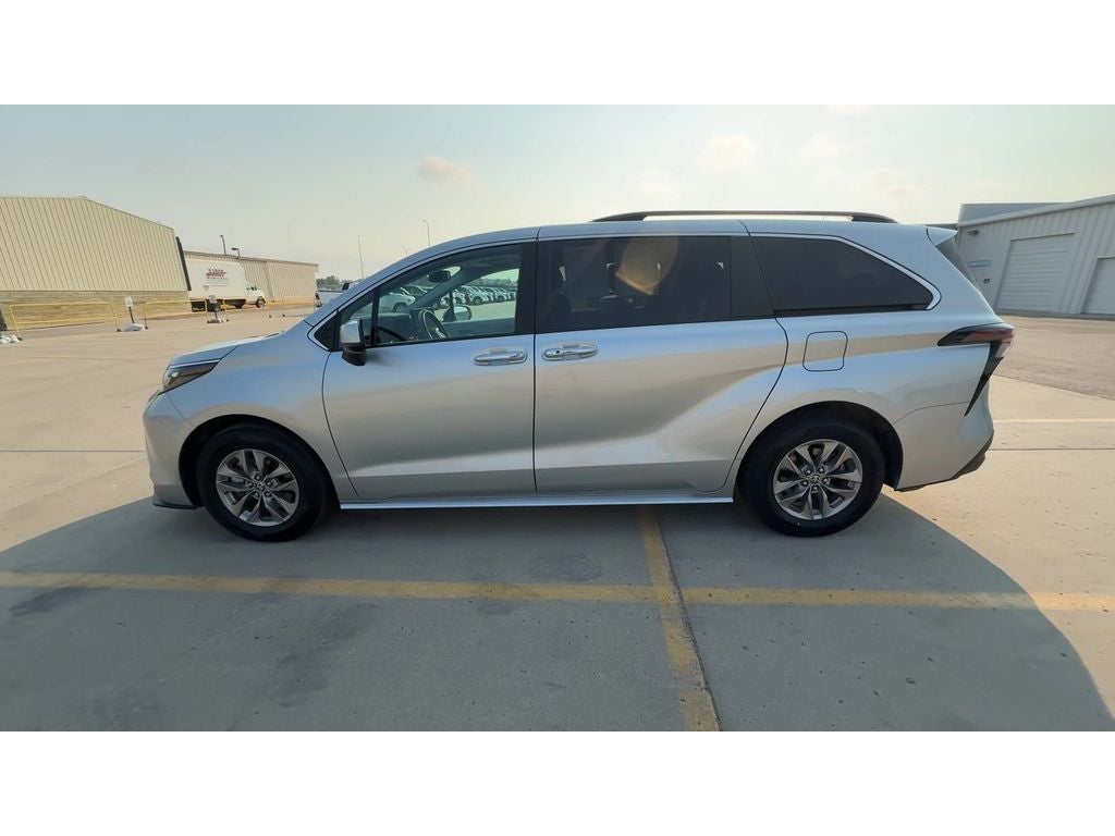 2025 Toyota Sienna XLE