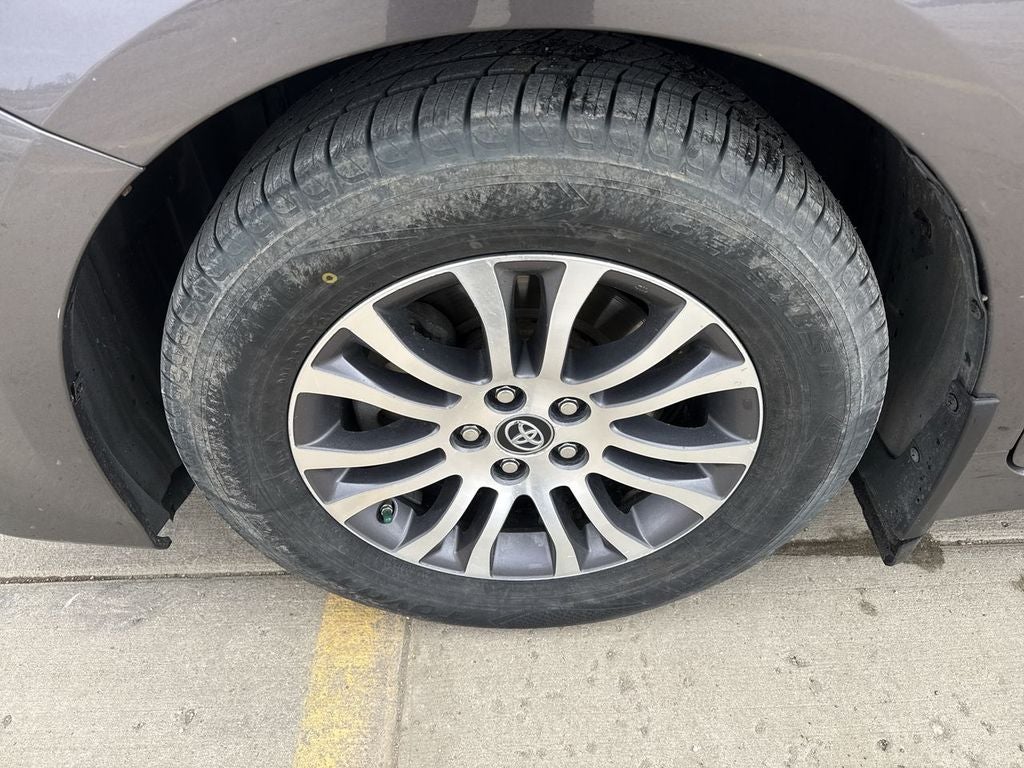 2019 Toyota Sienna XLE