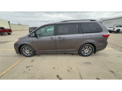 2019 Toyota Sienna XLE