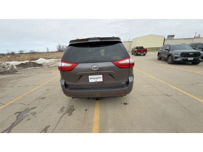 2019 Toyota Sienna XLE