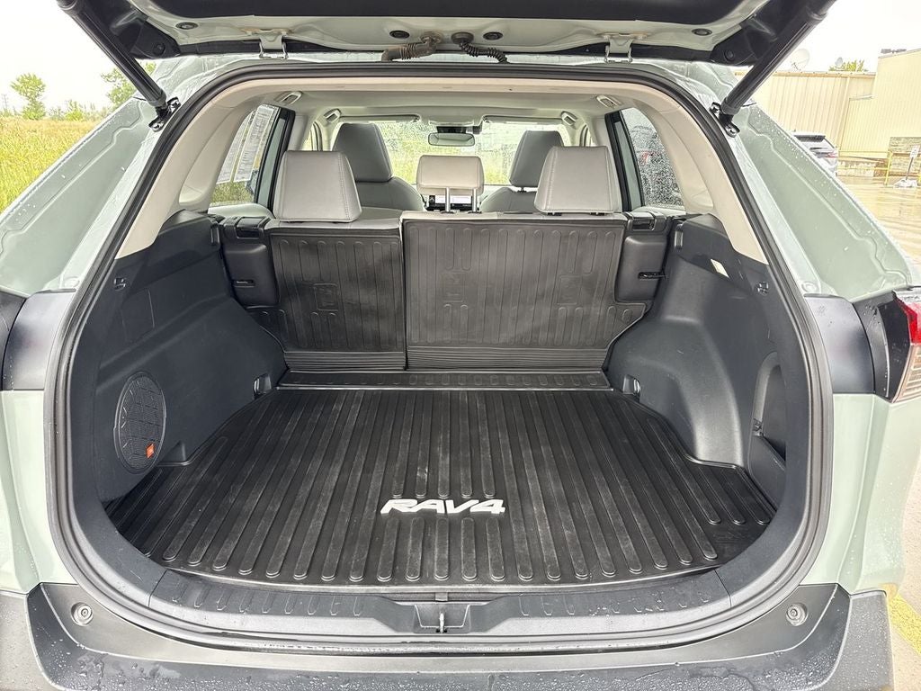 2022 Toyota RAV4 Hybrid XLE Premium