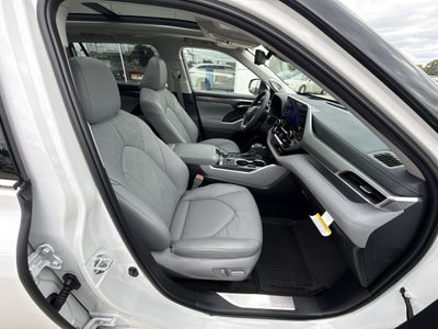 2026 Toyota Highlander Platinum